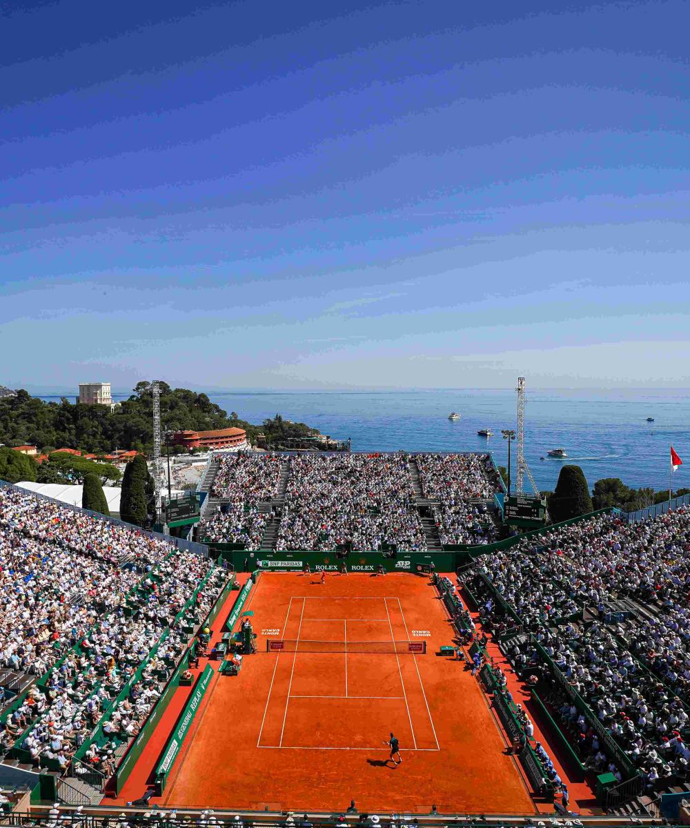 Vue du court central et de la mer au Rolex Monte Carlo Masters