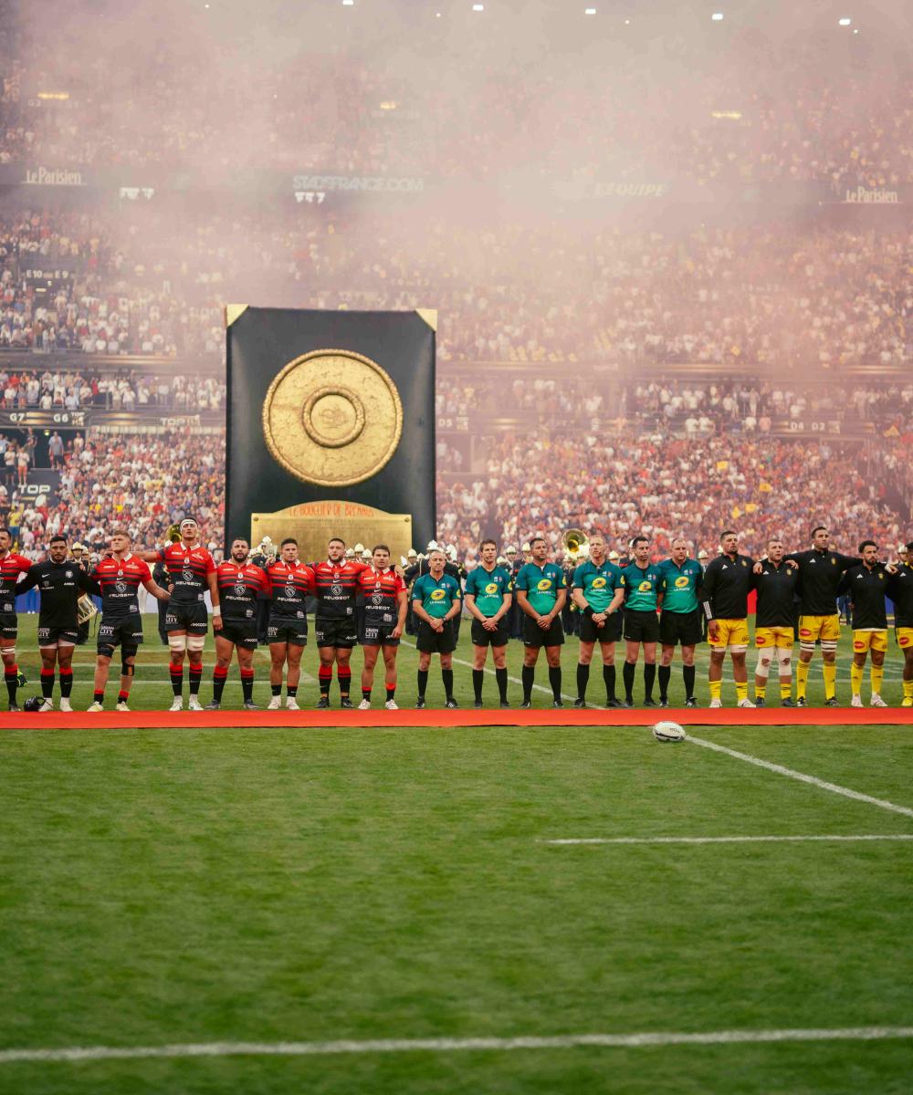 Match de rugby, finale du Top 14 entre le Stade Toulousain et La Rochelle, au stade avec les joueurs en action sur le terrain.