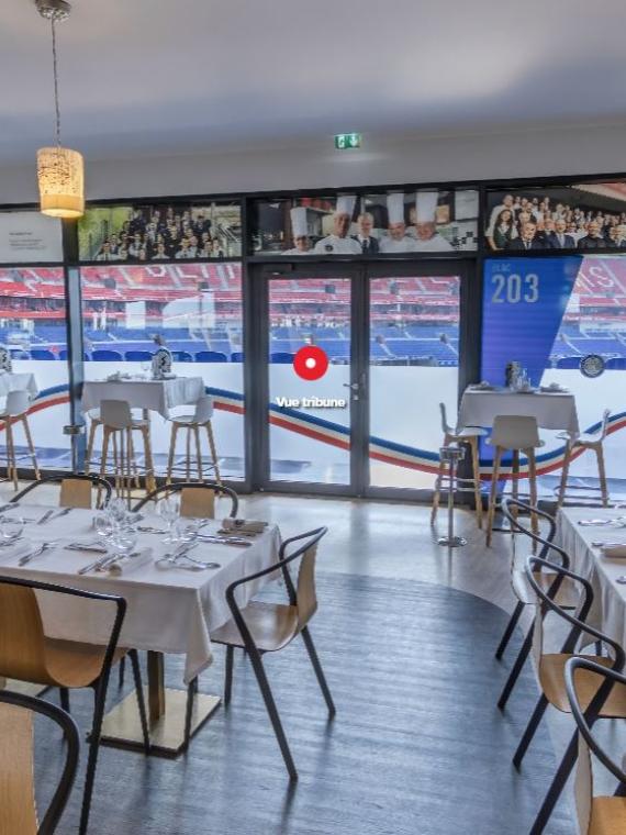 Vue intérieure de la Brasserie des Lumières, offrant un cadre élégant et une ambiance VIP pour les matchs