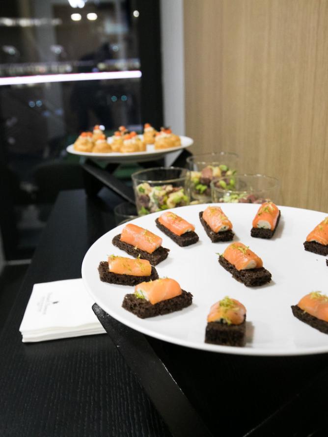 Buffet du traiteur Lenôtre servi au Salon Privatif avec l’offre VIP Sodexo Live Hospitality