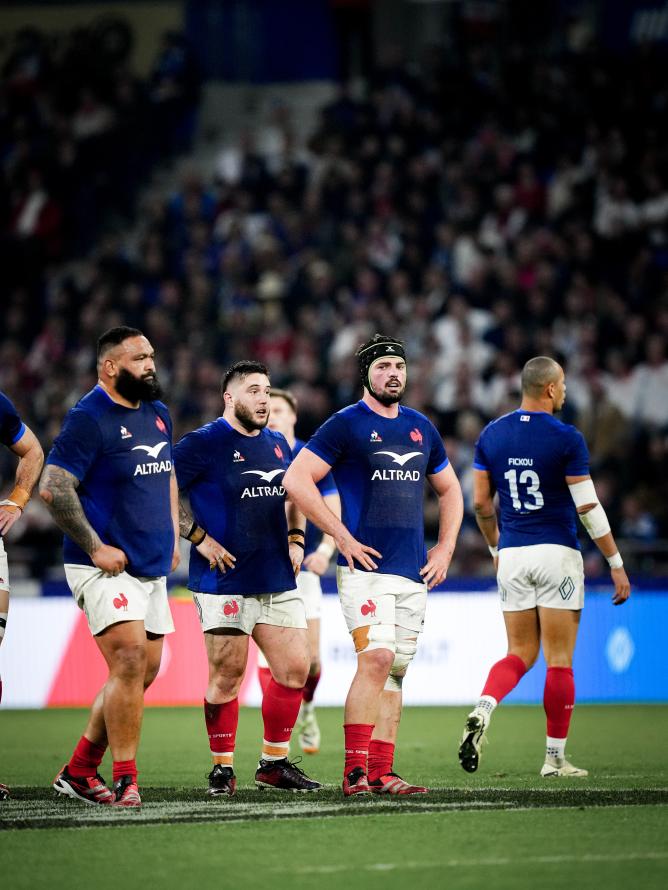 Les joueurs de l'équipe de France de rugby en maillot bleu