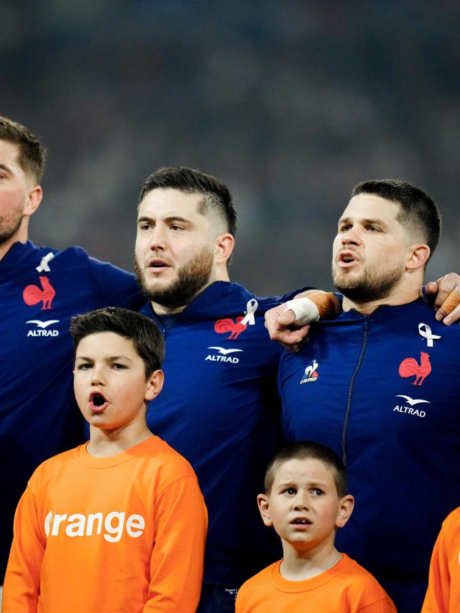 Players of the French rugby team singing the Marseille song