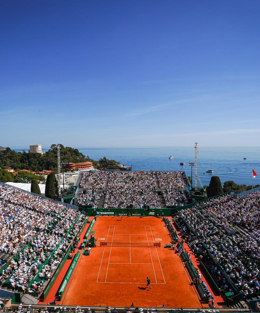 Vue du court central et de la mer au Rolex Monte Carlo Masters